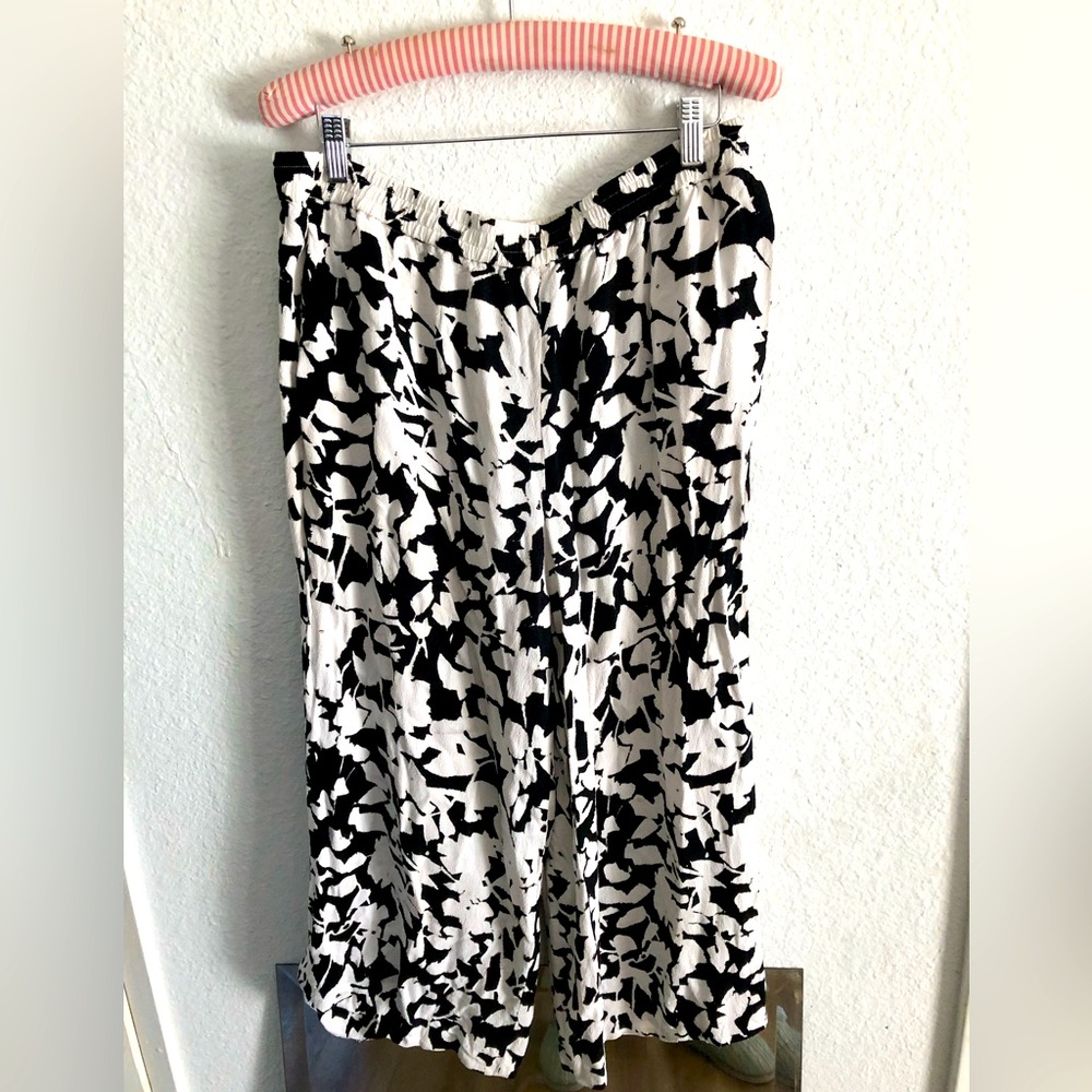 Floral cropped pants